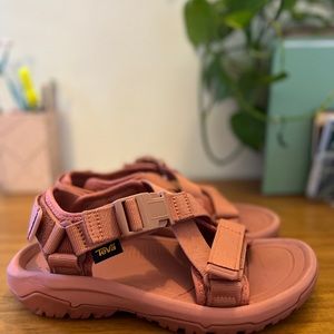 Teva Hurricane verge sandals